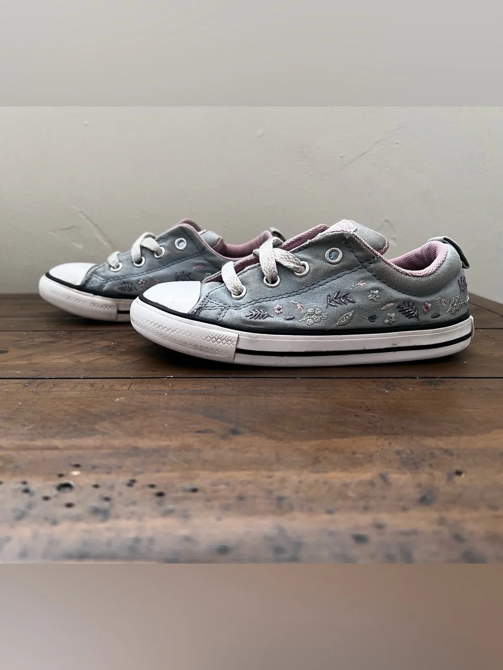Converse Kids Light Blue and Pink Embroidered Low Top Sneakers